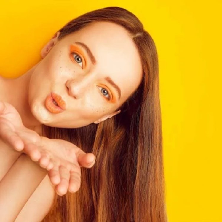Maquillaje en tonos naranja compressed