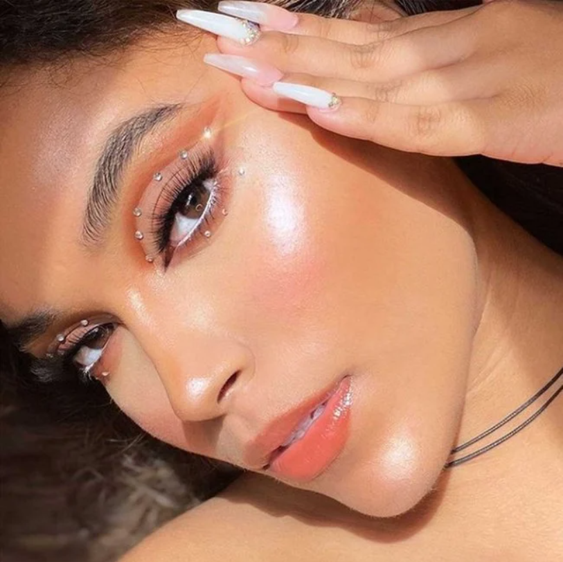 Maquillaje para eventos de electronica