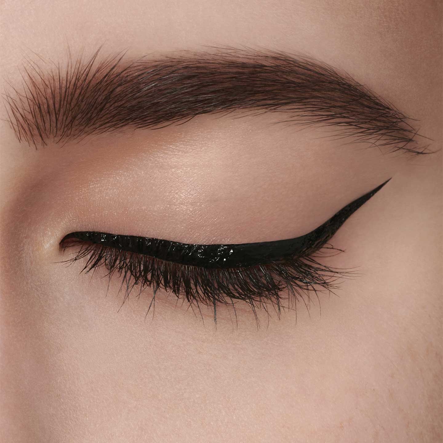 maybeline tattoolinerliquidink mary step2 1440x1440